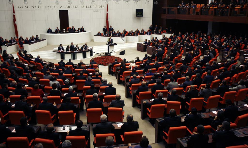 Ahmet Eşref Fakıbaba, İYİ Parti'den ve milletvekilliğinden istifa etti